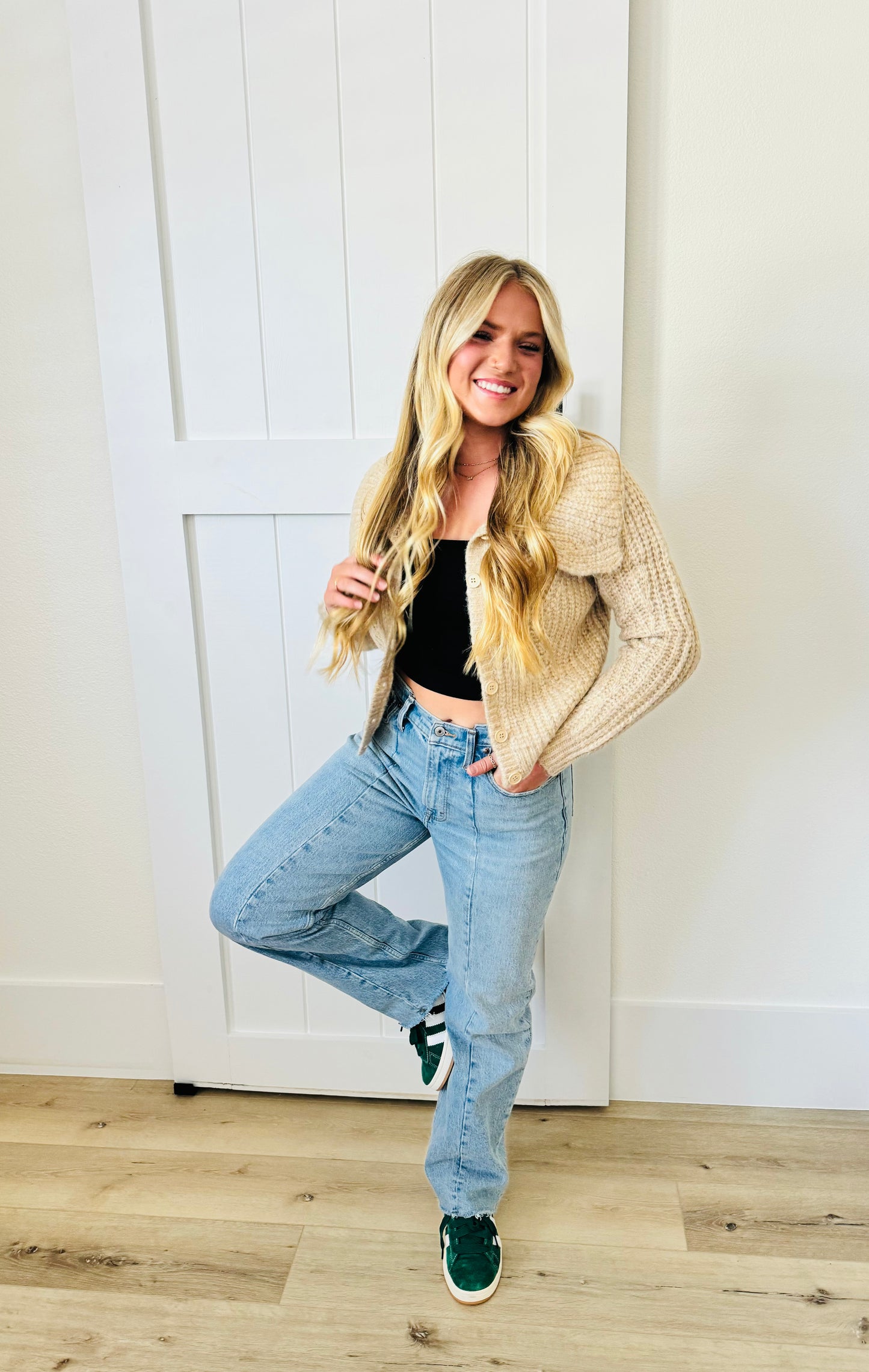 WIDE COLLARED SWEATER CROP CARDIGAN