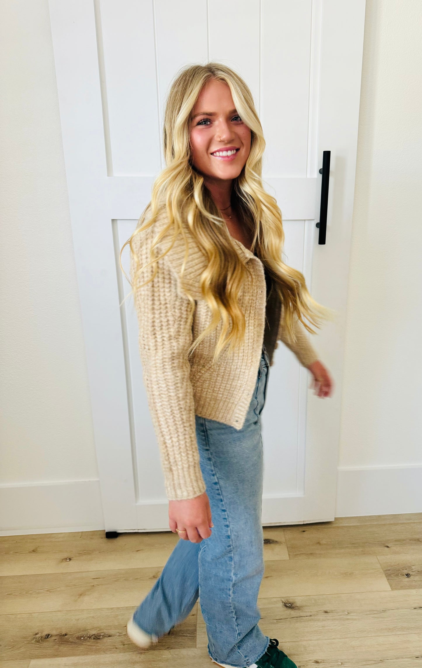WIDE COLLARED SWEATER CROP CARDIGAN