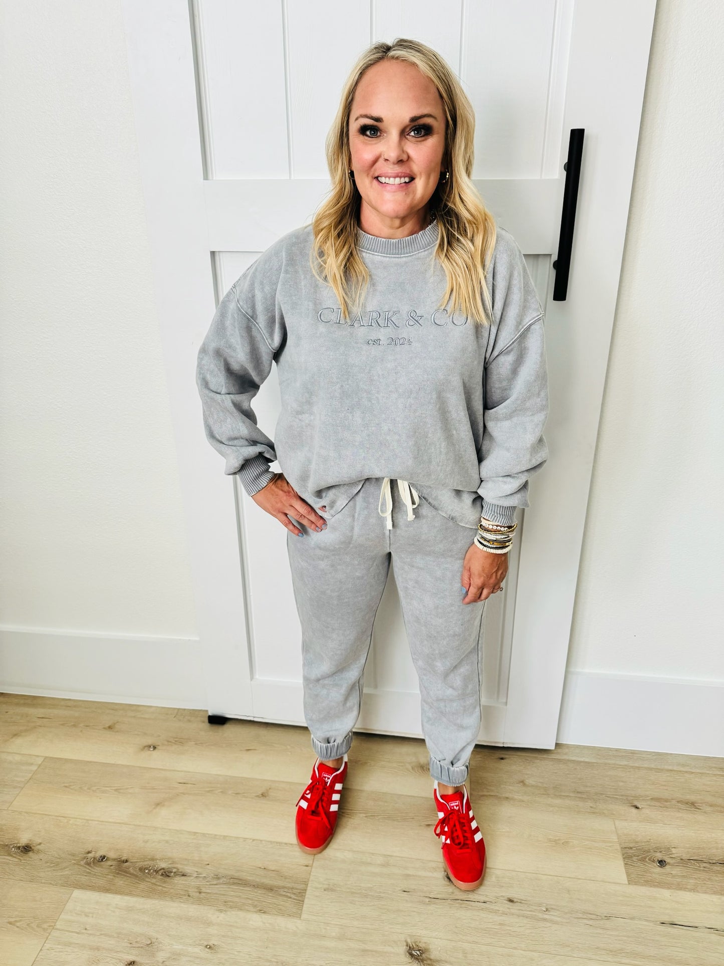 EMBROIDERED CLARK &CO ACID WASH FLEECE OVERSIZED PULLOVER
