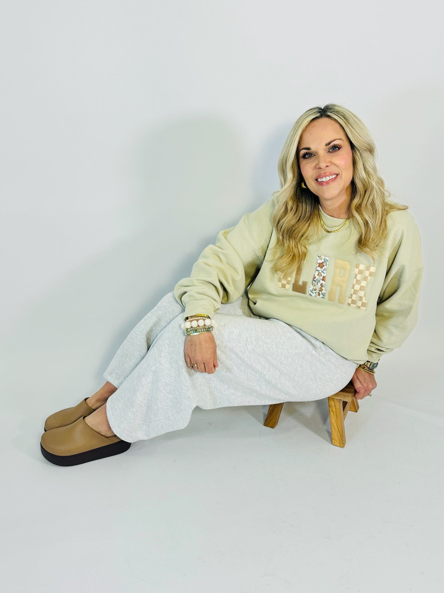 CLARK Appliqué Sweashirt