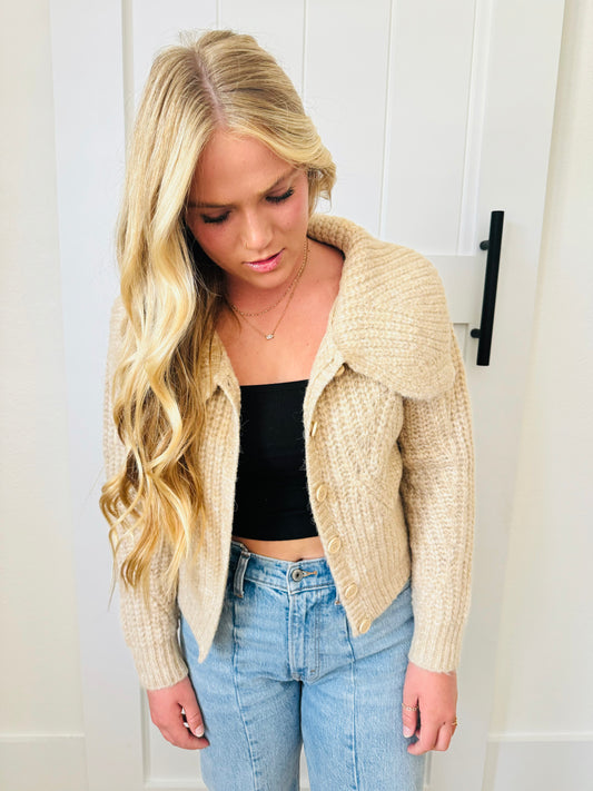 WIDE COLLARED SWEATER CROP CARDIGAN